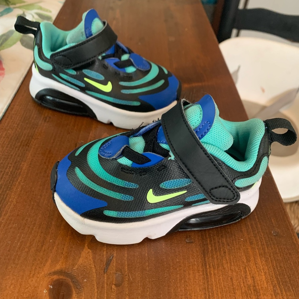 Sz 5C Nike Air 200
